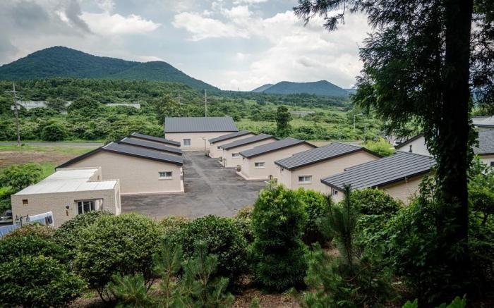 Jeju Albam Oreum House