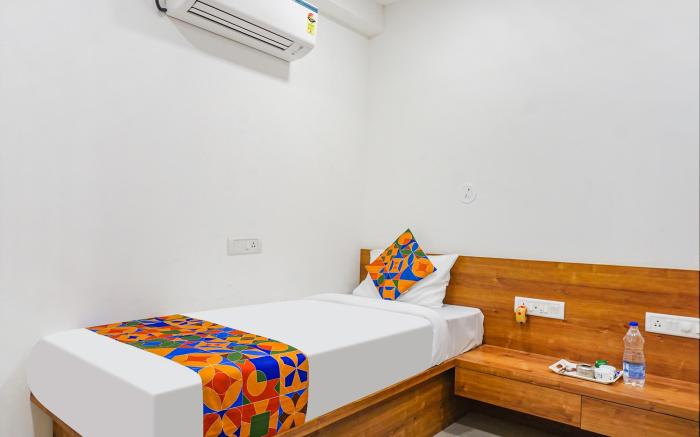 FabHotel Royal Palace Inn - Lal Mahal