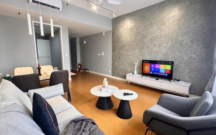 {NEW} 2pax Grayscale Getaway Suite@The Hub SS2, PJ