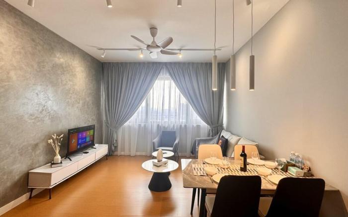 {NEW} 2pax Grayscale Getaway Suite@The Hub SS2, PJ