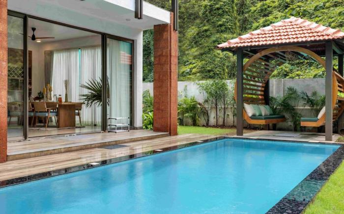 Casa Maxima - 4BR w Private Pool, 1km to the Beach