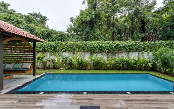 Casa Maxima - 4BR w Private Pool, 1km to the Beach