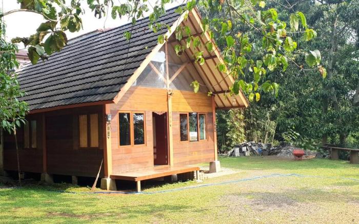 Rumah Kayu "Bunda" 2BR - 15 tamu - Lembah Nyiur