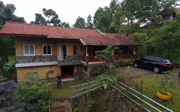 Saung Jiddah 3 BR - 15 tamu - Cisarua Puncak Bogor