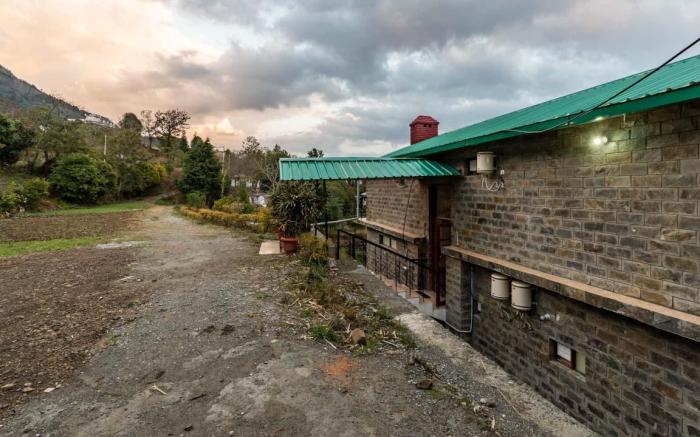 Waking Dream Cottage Bhimtal Lake View 3bhk by Roamhome