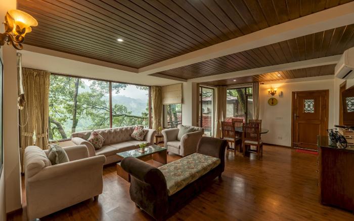 Pine Wood 2bhk Apartment close to Naini Lake 