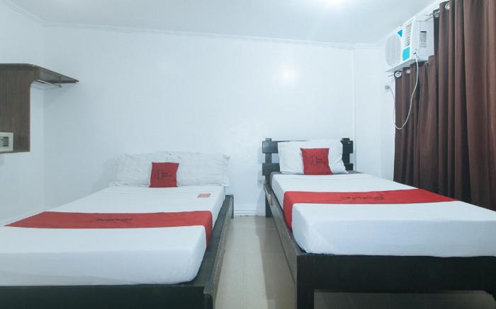 RedDoorz @ LFamili Hotel Boracay