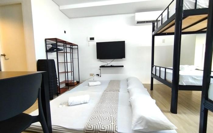 Pool,Gym,Wi-Fi+Netflix Near Ayala & IT Park 1708  