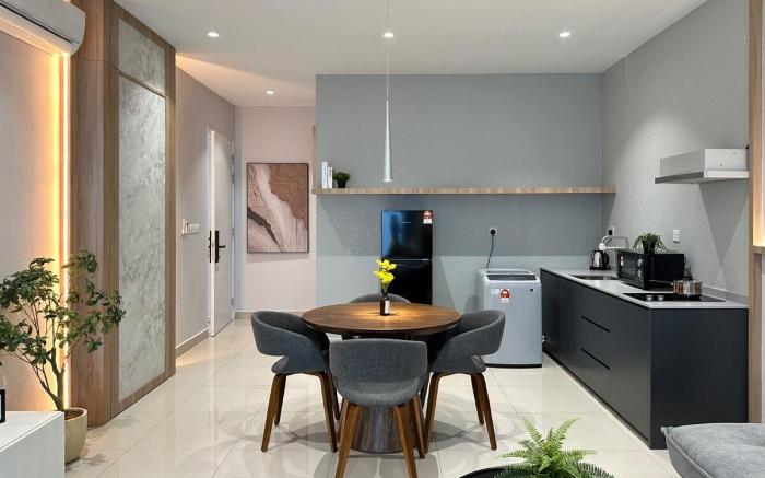 Couple  Suites | Walk to shops and restaurants