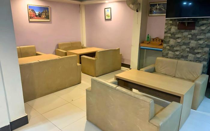 Rightway Hotel & Restaurant