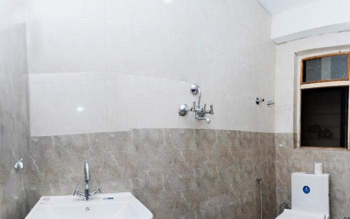 Rightway Hotel & Restaurant