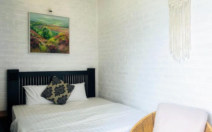 ROOM 206, 2 beds, pool, kitchen