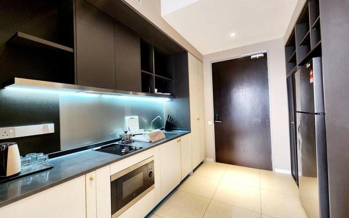Two bedroom suite near MidValley / Millerz E-40