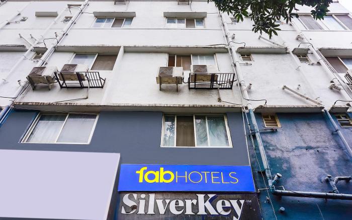 FabHotel Silver Key I - Nr. Aga Kha Palace