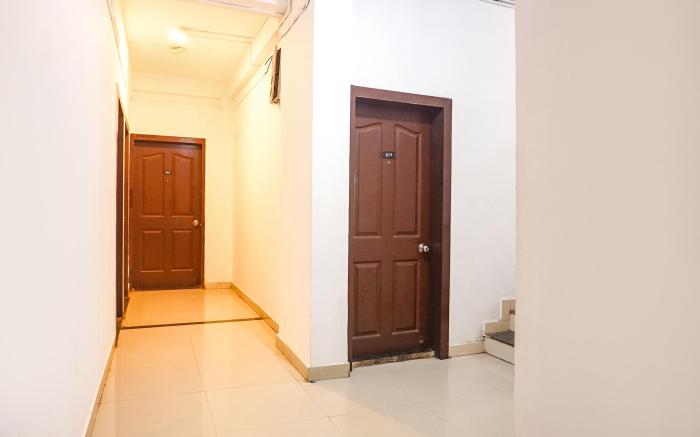 FabHotel Silver Key I - Nr. Aga Kha Palace