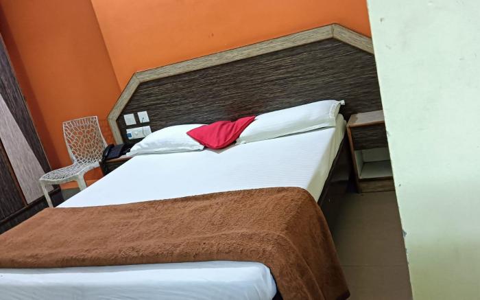 Hotel D2 Holiday inn Near Sea Beach By Morservices