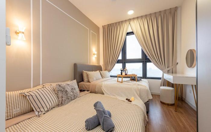 Pure White Home 8pax M Vertica MRT Infinity Pool