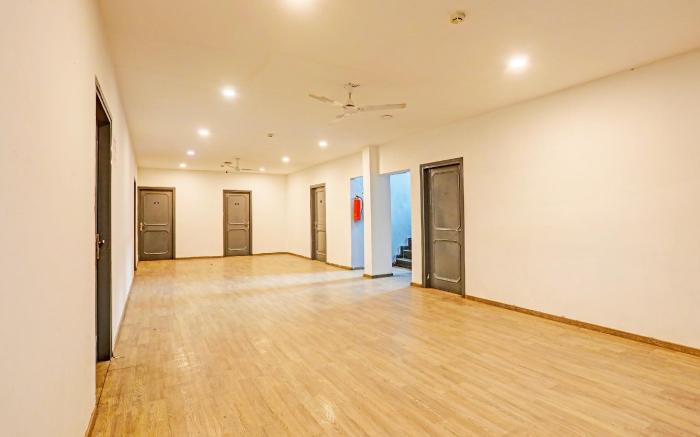 Super Townhouse Vijay Khand Gomti Nagar