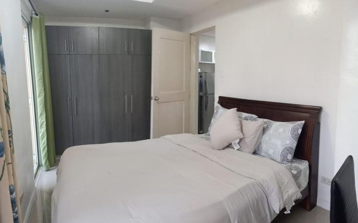 Near Mall & night life 1BR in the heart of Manila