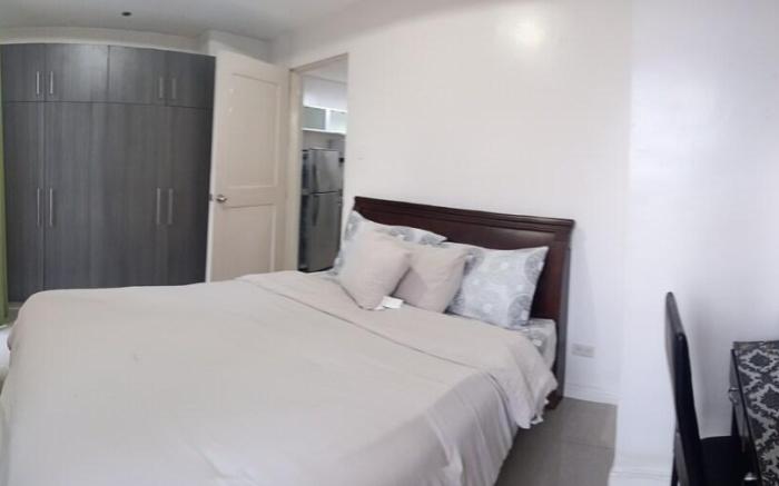 Near Mall & night life 1BR in the heart of Manila