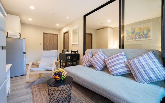 Pool Access Apartment with 1 BR (250M. to Beach)