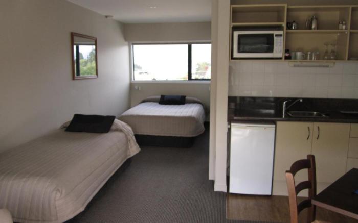 Four Seasons Motel