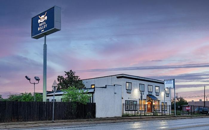Hotel Dilley Grand