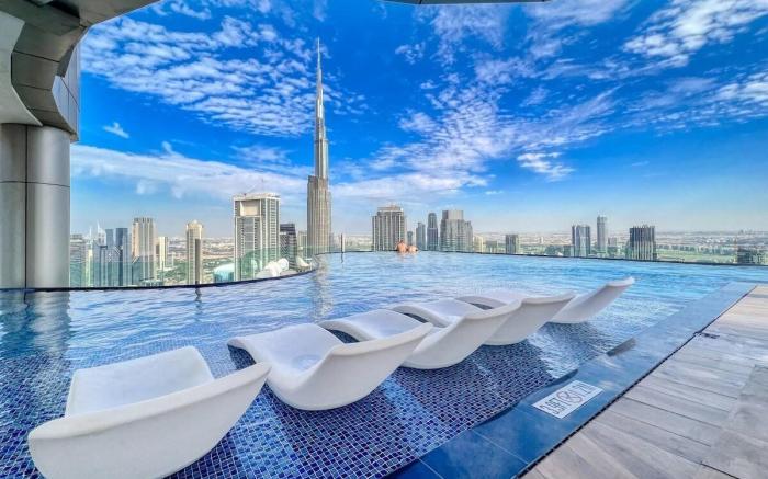 Panoramic Burj Khalifa view-64th flr infinity pool