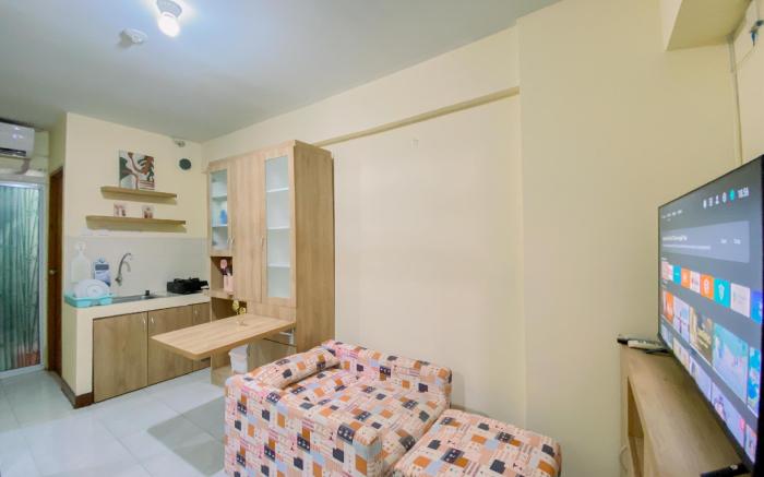 Comfort Living 2BR @ Cinere Resort Apt By Travelio