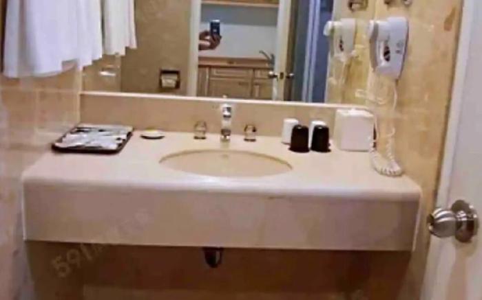 High-rise double-sided window level 24