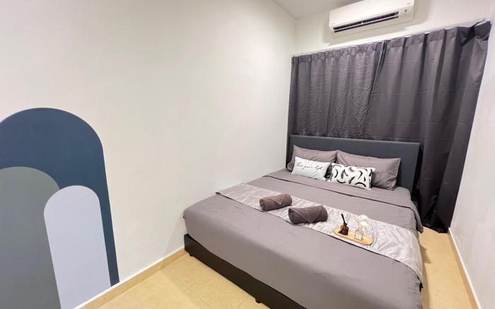YOLO4 4BR 10PAX CentralTown Netflix