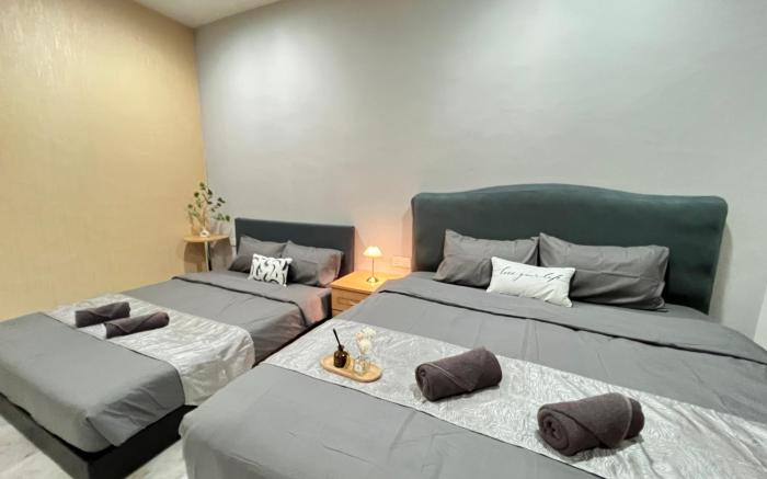 YOLO4 4BR 10PAX CentralTown Netflix