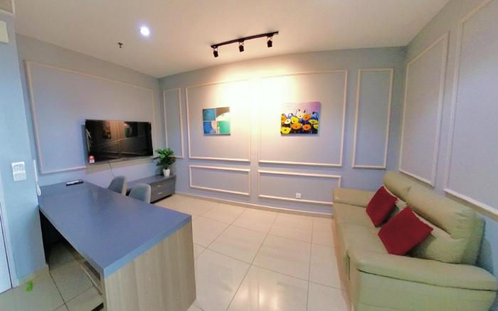 I-City Wifi+55" SmartTV, Car Park fit 5pax
