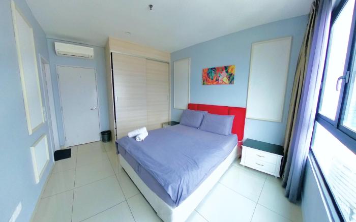 I-City Wifi+55" SmartTV, Car Park fit 5pax