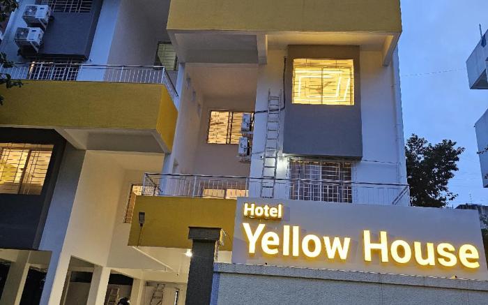 Hotel Yellow House