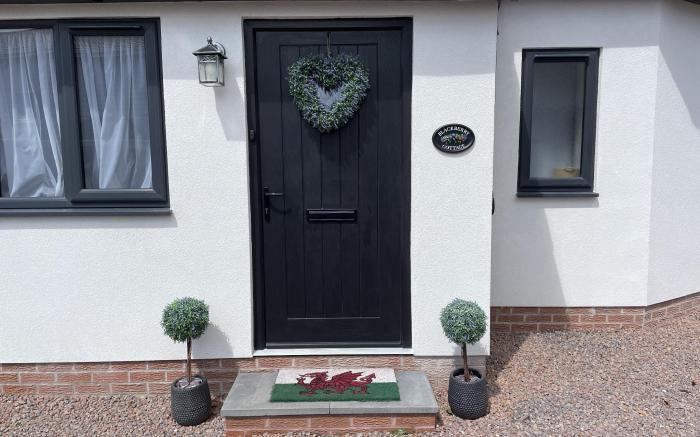 Blackberry Cottage—Dog-Friendly Cottage in Cardiff