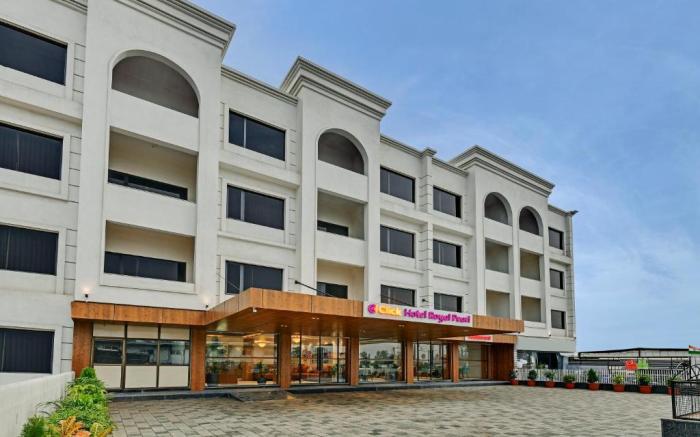 Click Hotel Royal Pearl, Galenda, Dahej