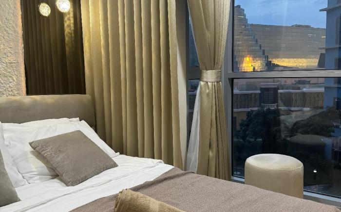 Stylish 1BR Near Airport Facing the Bay - 7b