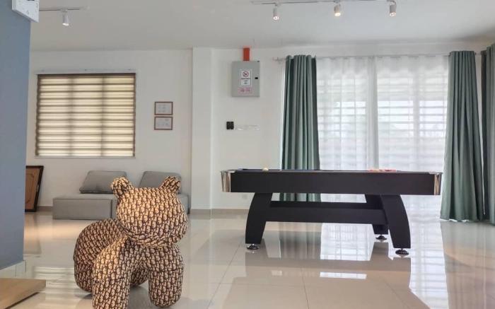 Tints of Green Pool Bungalow-6 Bedroom-Karaoke-BBQ