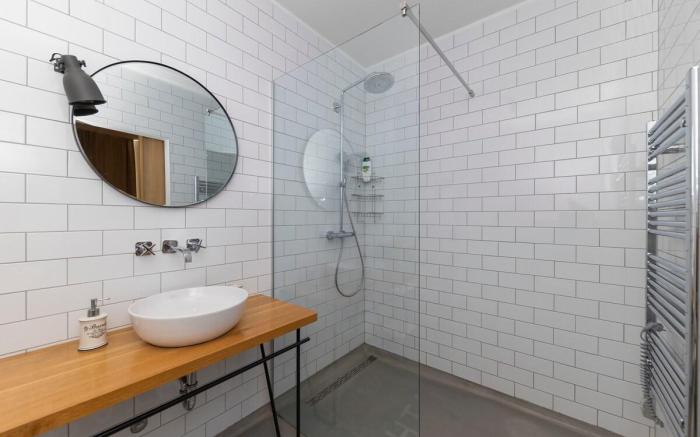 White Rooms 2 by Belmont Realty