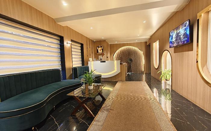 Hotel Golden Arc