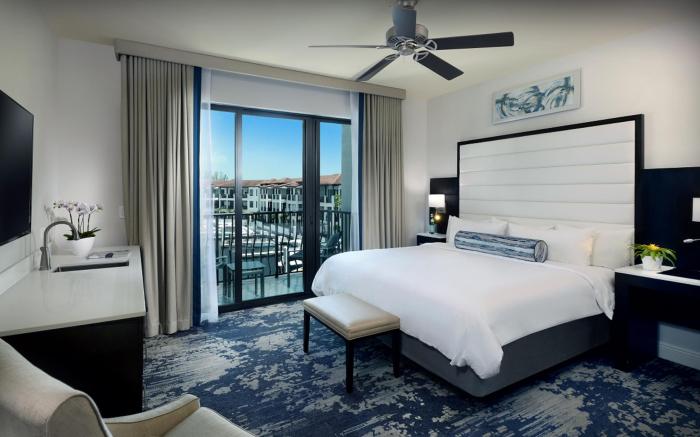 Naples Bay Resort & Marina