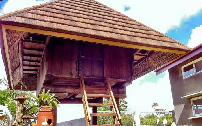 Modern Ifugao House at Tagaytay Patio Elisabel