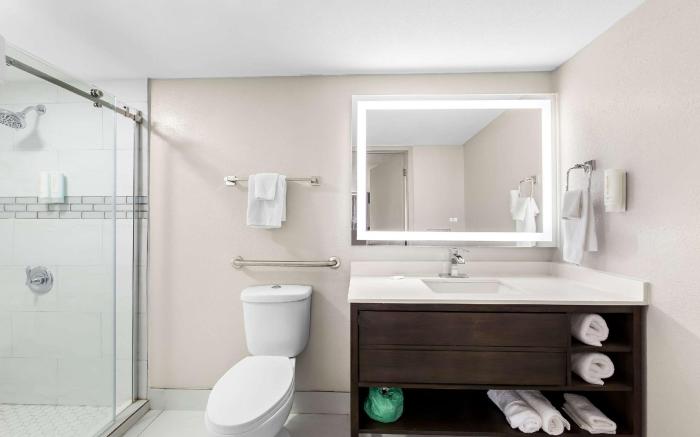 Clarion Inn & Suites near the Leconte Center Pigeon Forge
