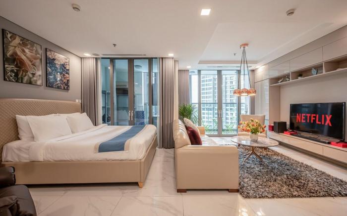 @1BR Luxury ~ Lowfloor Landmark 81 @FreeSwimming