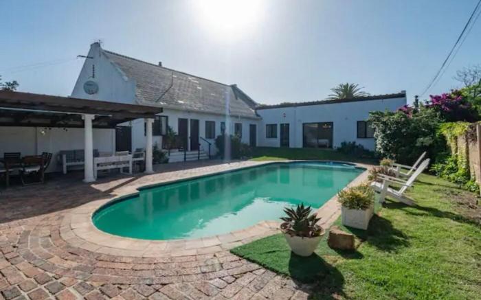 Redlands Villa
