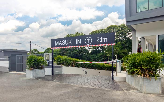 Marc Co - Living by Cobytat 