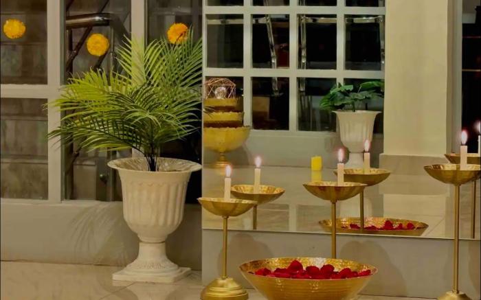 TFFSTAYS GOLDEN SAPPHIRE COUPLE FRIENDLY 