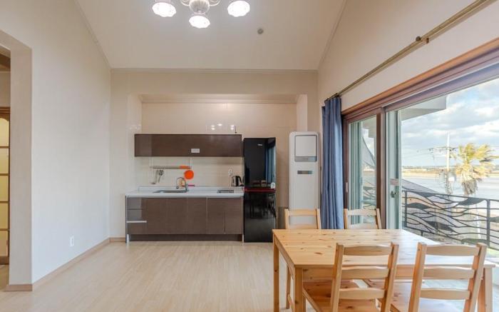Seongsan Pet-Friendly Sol Pension