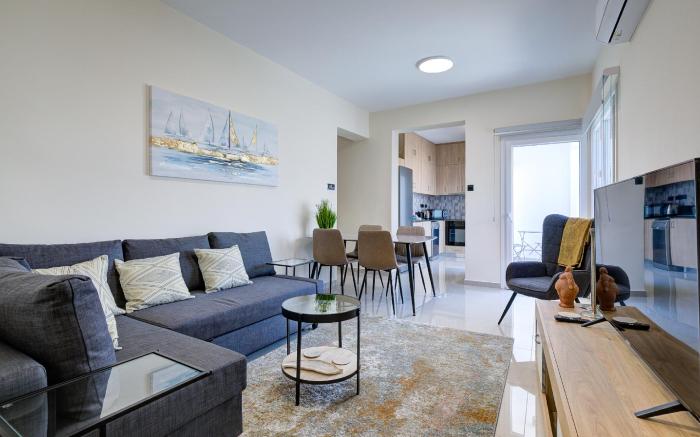 Central 1bedroom Apartment Steps from the Sea